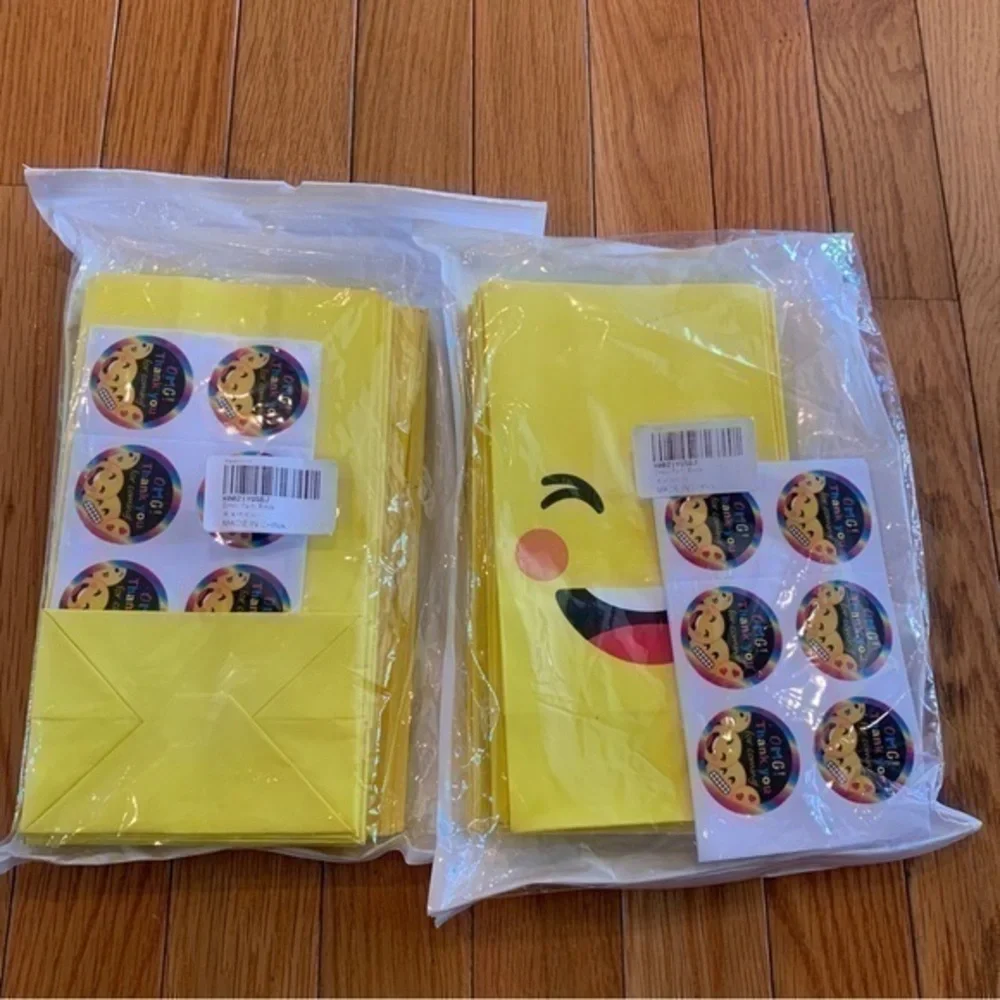 New Emoji’s Party Favor Thank You Bags + Stickers Set of 40 bags